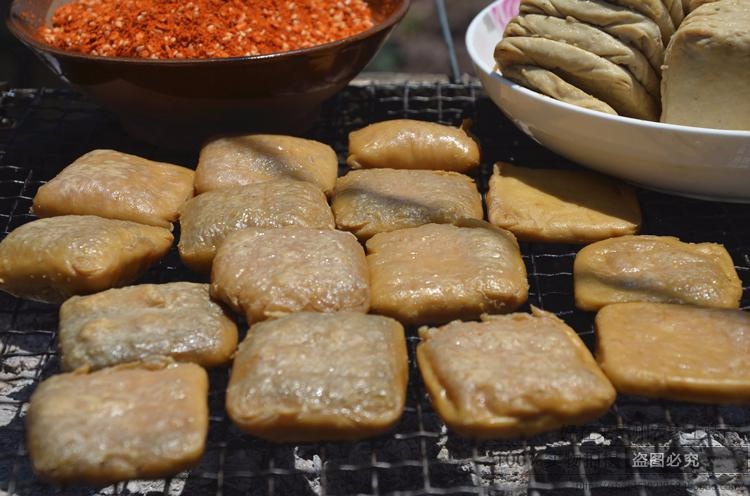 貴州特產畢節特色小吃美食大方六龍手撕豆腐烙鍋臭豆腐燒烤鹼豆乾